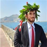 Laureato in conservatorio in Organo e composizione organistica impartisce lezioni private di piano